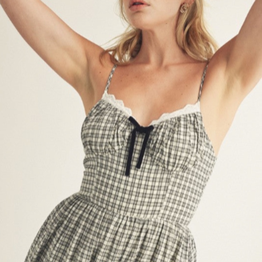 Elegant Checkered Midi Dress - Picture 2 of 6
